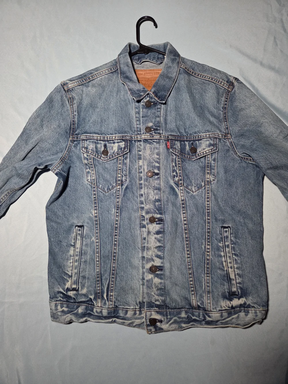 Levi's Men's Light Blue Denim Jacket - Classic Trucker Style - Picture 1 of 10